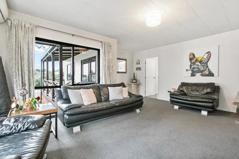 Photo of property in 2/1 Landsdale Place, Massey, Auckland, 0614