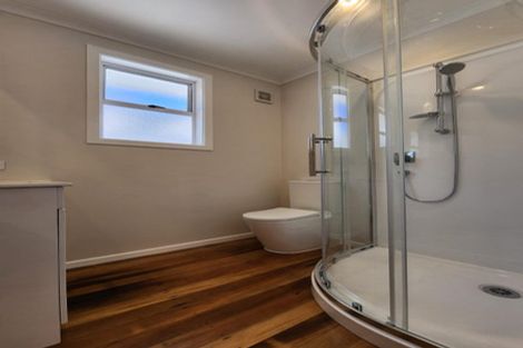 Photo of property in 31 Simons Street, Moturoa, New Plymouth, 4310