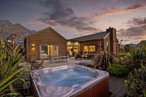 Photo of property in 60 Cunninghams Drive, Jacks Point, Queenstown, 9371