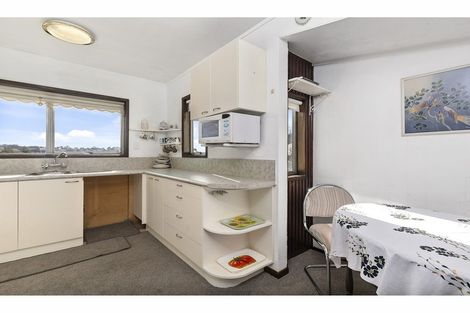 Photo of property in 2/58 Pupuke Road, Hillcrest, Auckland, 0627