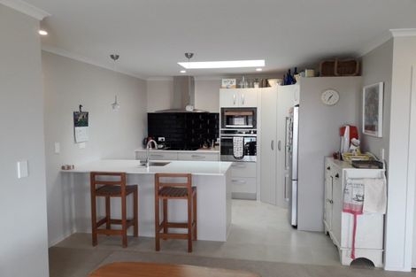 Photo of property in 42 Feist Street, Carterton, 5713
