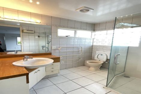 Photo of property in 2/21 Calypso Place, Rothesay Bay, Auckland, 0630