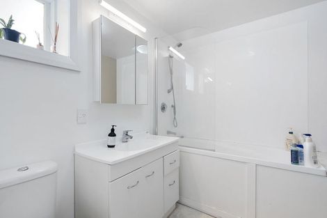 Photo of property in 4 Mills Road, Brooklyn, Wellington, 6021