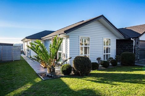 Photo of property in 86 Queen Charlotte Drive, Aotea, Porirua, 5024