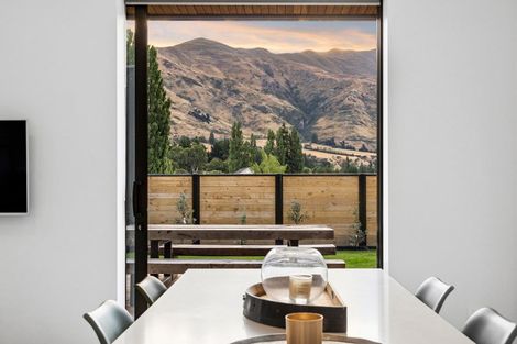 Photo of property in 7 Fern Burn Close, Wanaka, 9305