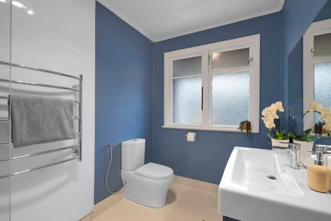 Photo of property in 77 Huatoki Street, Vogeltown, New Plymouth, 4310