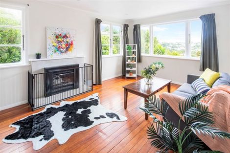 Photo of property in 56 Glanmire Road, Newlands, Wellington, 6037