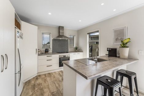Photo of property in 15 Kingi Te Ahoaho Place, Otaki, 5512