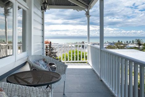 Photo of property in 8 Goldsmith Terrace, Hospital Hill, Napier, 4110