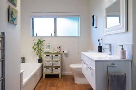 Photo of property in 1 Leigh Place, Paraparaumu Beach, Paraparaumu, 5032