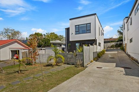 Photo of property in 4a Trengove Place, West Harbour, Auckland, 0618