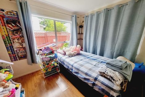 Photo of property in 2/1 Pimento Place, New Lynn, Auckland, 0600