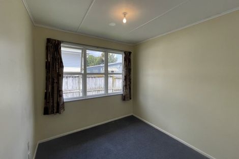 Photo of property in 12 Gill Avenue, Te Atatu Peninsula, Auckland, 0610