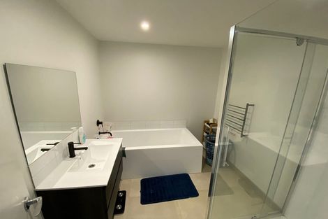 Photo of property in 4/60 Hayfield Way, Karaka, Papakura, 2580