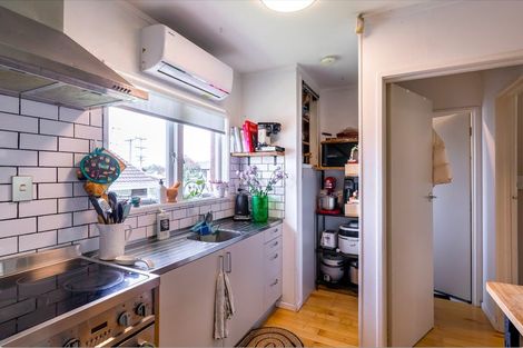 Photo of property in 2/27 Nikau Street, New Lynn, Auckland, 0600