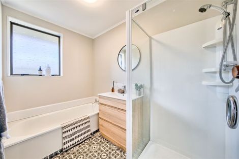 Photo of property in 21f1- Roband Crescent, Brown Owl, Upper Hutt, 5018