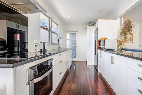 Photo of property in 241 Glengarry Road, Glen Eden, Auckland, 0602