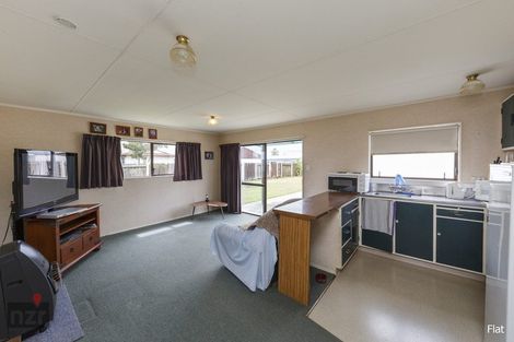 Photo of property in 26 Cumberland Place, Kelvin Grove, Palmerston North, 4414