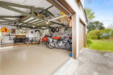Photo of property in 3 Rewarewa Road, Te Atatu Peninsula, Auckland, 0610