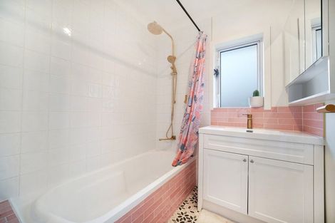 Photo of property in 396 Huia Road, Titirangi, Auckland, 0604