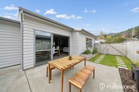Photo of property in 16 Poppy Watts Grove, Stokes Valley, Lower Hutt, 5019
