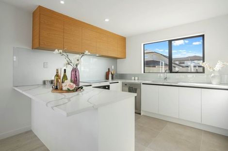 Photo of property in 2/10 Alan Avenue, Henderson, Auckland, 0610