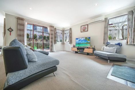 Photo of property in 32 Cairnsvale Rise, Manurewa, Auckland, 2105