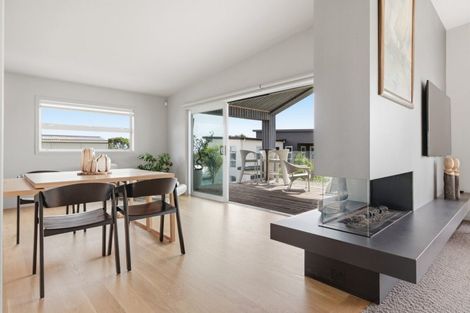 Photo of property in 1025 Papamoa Beach Road, Papamoa Beach, 3118