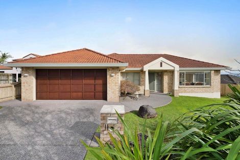 Photo of property in 11 Conacher Close, East Tamaki Heights, Auckland, 2016