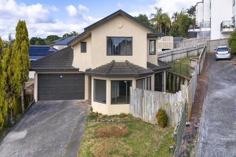 Photo of property in 2/14 Mossop Rise, Glenfield, Auckland, 0629