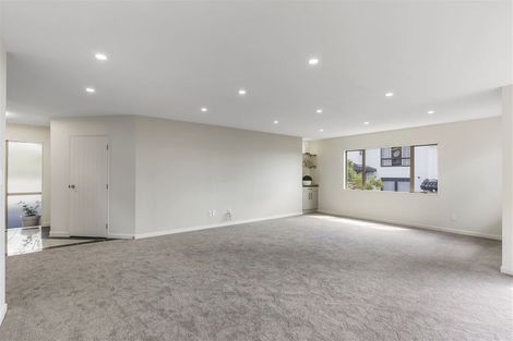 Photo of property in 14 Spoonbill Place, Unsworth Heights, Auckland, 0632