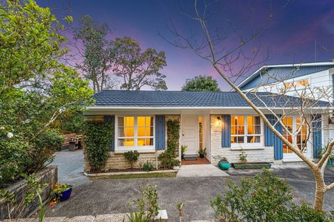 Photo of property in 2/220 East Coast Road, Forrest Hill, Auckland, 0620