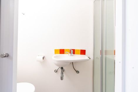 Photo of property in 16 Garden Road, Northland, Wellington, 6012