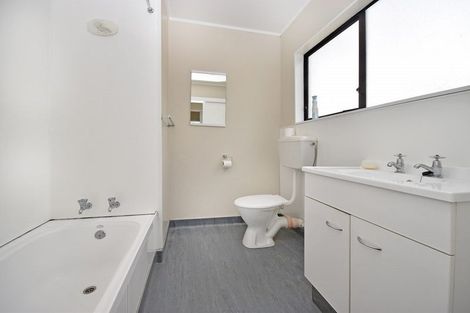 Photo of property in 2/87 Kayes Road, Pukekohe, 2120