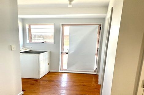 Photo of property in 47 Greenslade Crescent, Northcote, Auckland, 0627