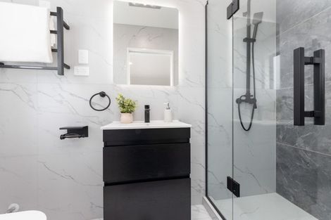 Photo of property in 3153 Great North Road, New Lynn, Auckland, 0600