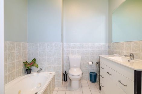 Photo of property in 3/6p Queen Street, Palmerston North, 4410