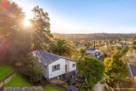 Photo of property in 11 Beaudine Avenue, Glenfield, Auckland, 0629