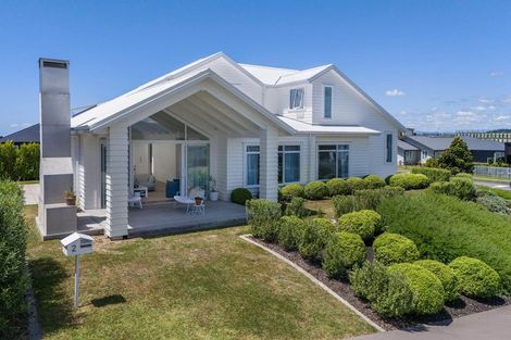 Photo of property in 2 Goldstone Place, Omokoroa, 3114