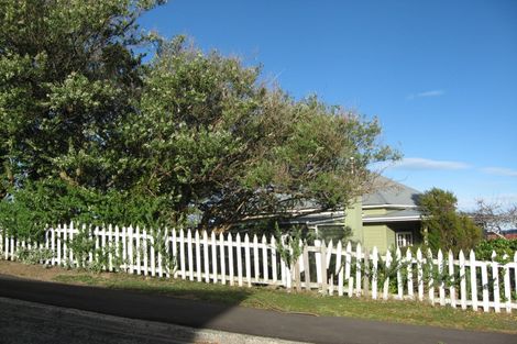 Photo of property in 74 Knights Road, Rothesay Bay, Auckland, 0630