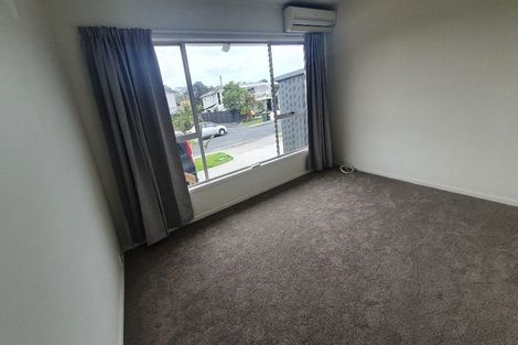 Photo of property in 24 Walton Street, Red Beach, 0932