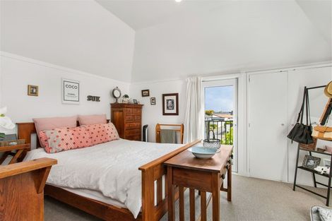 Photo of property in 102 Winchester Street, Merivale, Christchurch, 8014