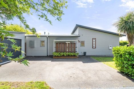 Photo of property in 1 Maple Lane, Martinborough, 5711