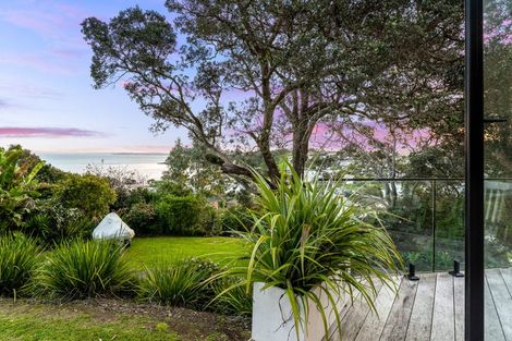 Photo of property in 10 Zita Avenue, Matakatia, Whangaparaoa, 0930