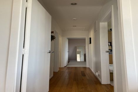 Photo of property in 7 Link Road, Newlands, Wellington, 6037