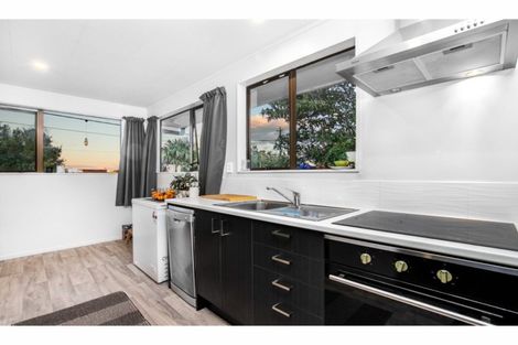 Photo of property in 12 Kauri Road, Stanmore Bay, Whangaparaoa, 0932