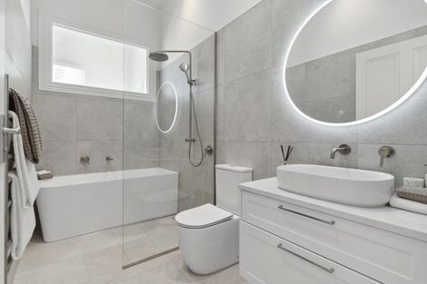 Photo of property in 4 Clarence Road, Northcote Point, Auckland, 0627