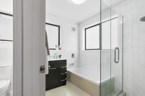 Photo of property in 84a/1 Avonleigh Road, Green Bay, Auckland, 0604