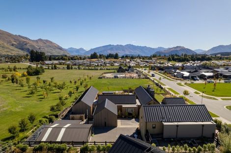 Photo of property in 14 Deans Drive, Wanaka, 9305