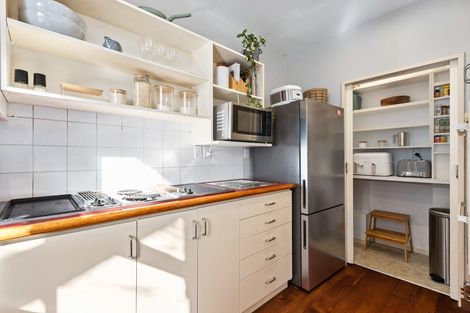 Photo of property in 4 North Terrace, Kelburn, Wellington, 6012